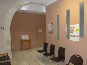 attente sièges médecin - medecin esthetique nimes